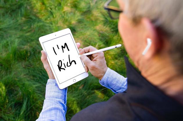 蒂姆·苹果的新品宣传图被网友玩坏了 蒂姆·苹果的新品宣传图被网友玩坏了