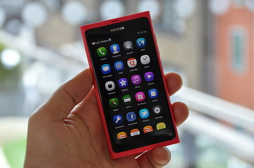 诺基亚N9行货最新价格曝光 售价4600元 诺基亚N9行货最新价格曝光 售价4600元