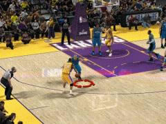 《NBA2K10》带球虚晃过人 晃倒对方