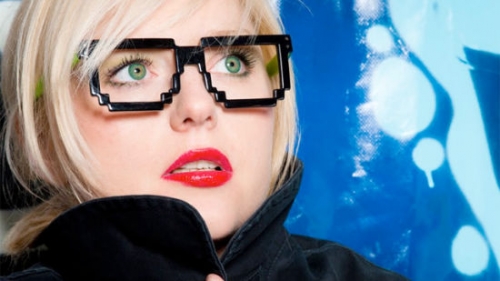 8λ��Ϸ���ֹ������۾�