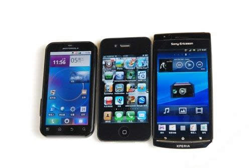 摩托ME525(左)iphone4(中)索尼爱立信LT15i(右)