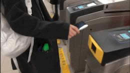 苹果iOS 11.3系统怎样绑定公交卡乘车?