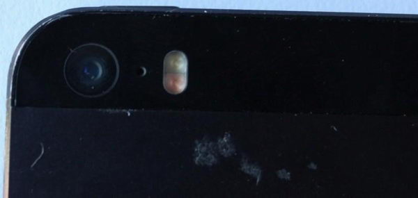 iPhone 5S原型机谍照泄露:A7处理器+双LED闪光灯4