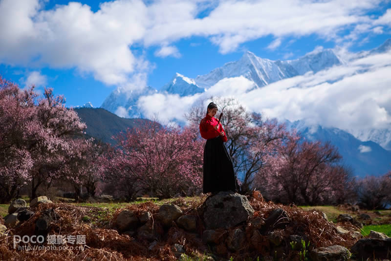 调出偏暗色外景通透人像照片的PS教程