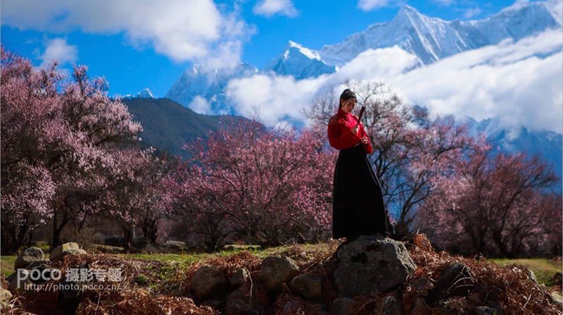 调出偏暗色外景通透人像照片的PS教程