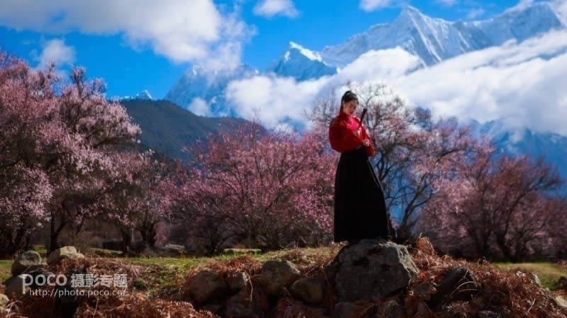 调出偏暗色外景通透人像照片的PS教程