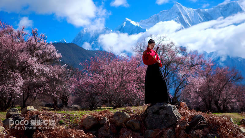 调出偏暗色外景通透人像照片的PS教程