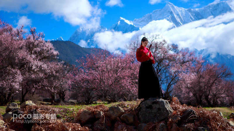 调出偏暗色外景通透人像照片的PS教程