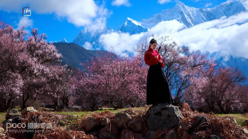 调出偏暗色外景通透人像照片的PS教程