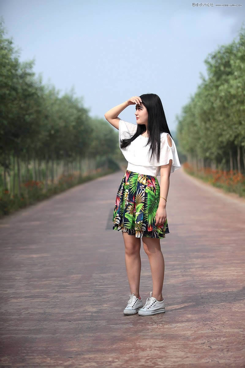 PS给外景街拍女生照片添加黄昏美景效果