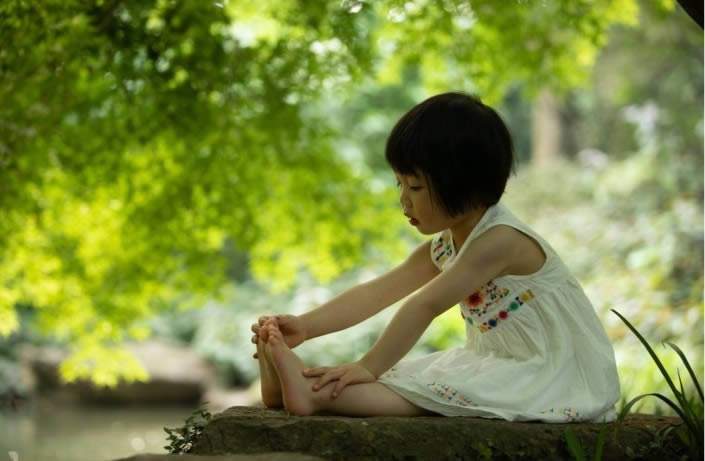 修复美化绿色清新儿童照片色彩的PS教程