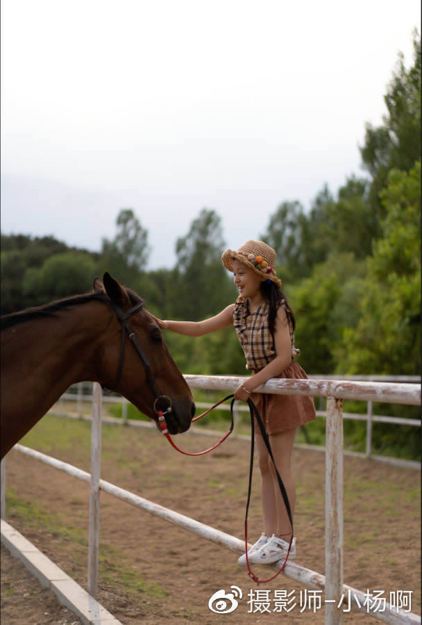 简单PS调出清新色彩效果儿童户外照片