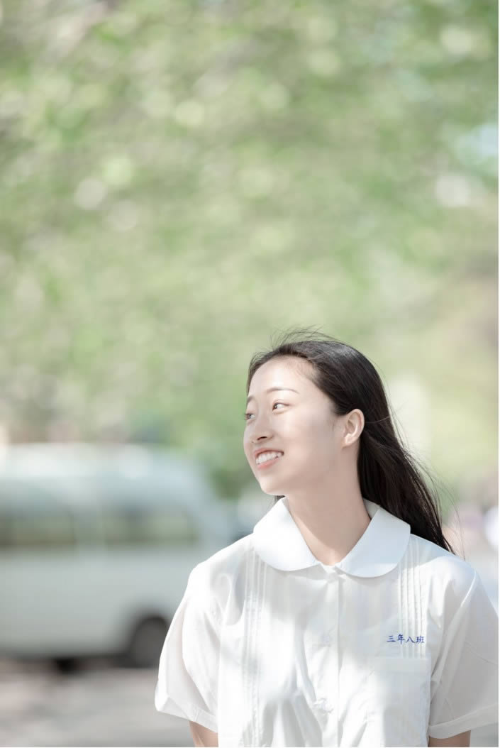 PS调出虚化校园背景小清新女生照片