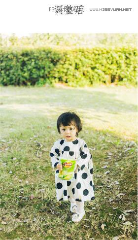 PS把草地儿童照片调成复古电影色彩