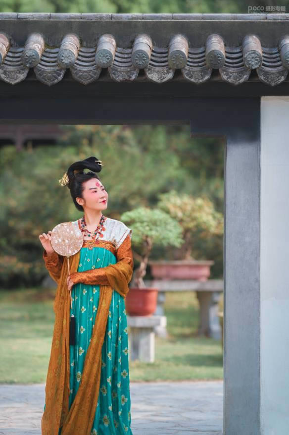 PS把古装唐服美女照片调成通透色彩