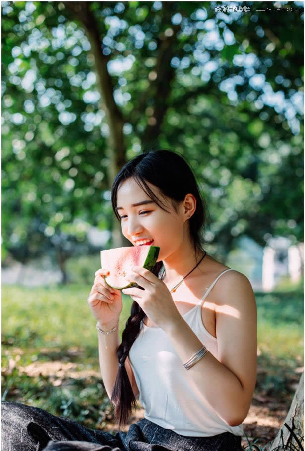 PS把树荫下的女孩照片调成清新通透色