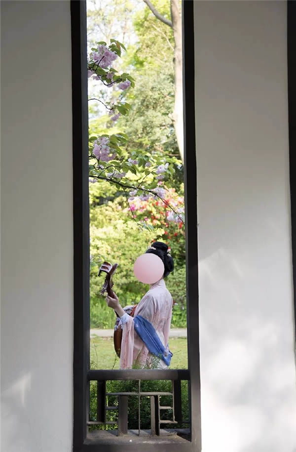 PS把外景汉服女孩照片调成通透古典色彩