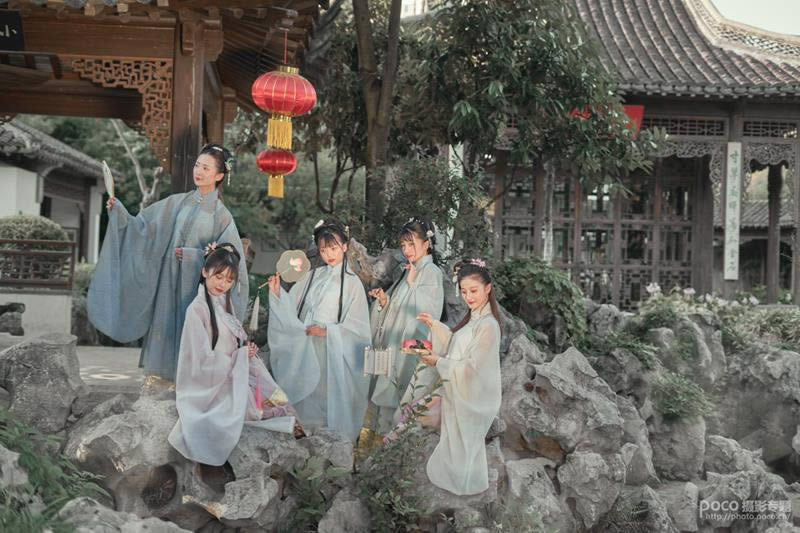 PS把汉服女孩照片调成古画风格效果