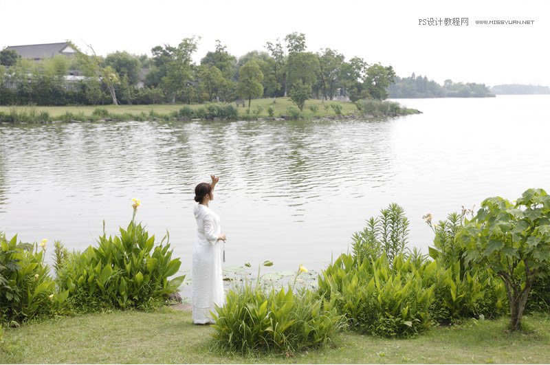 PS把白天人物湖景照片调成夜晚效果