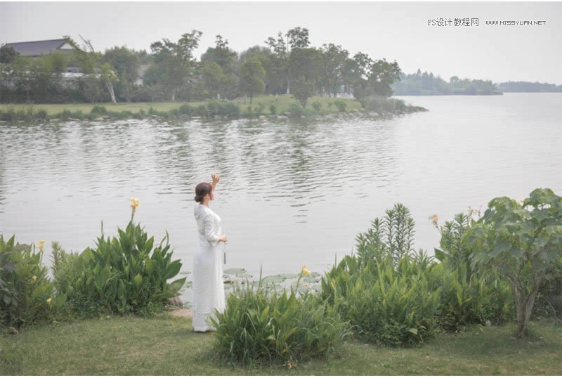 PS把白天人物湖景照片调成夜晚效果