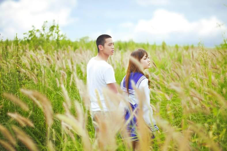 PS把草丛中的情侣照片调成小清新色彩