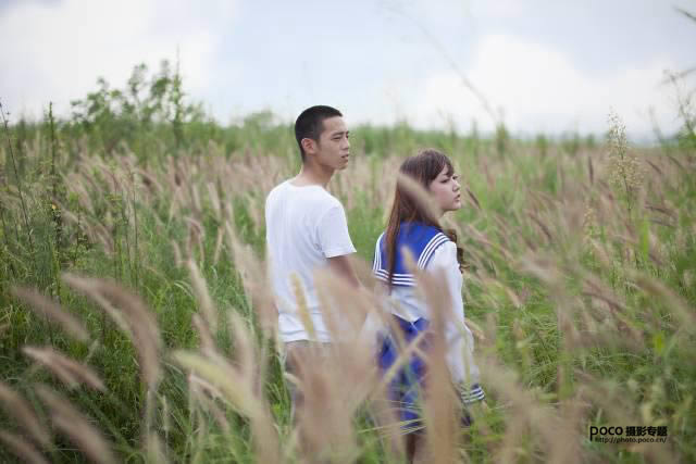 PS把草丛中的情侣照片调成小清新色彩