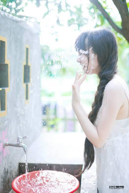 PS把草丛中的情侣照片调成小清新色彩