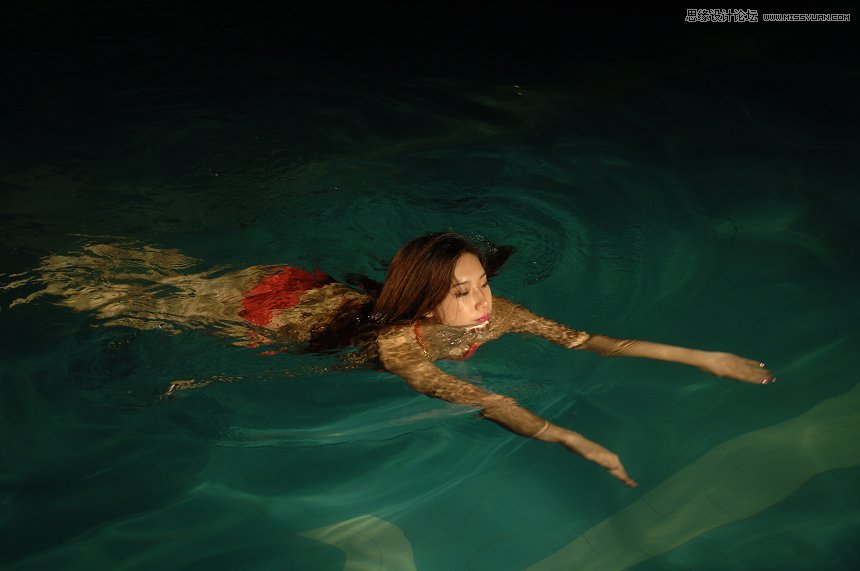 PS给泳池比基尼美女照片色彩提亮加深处理