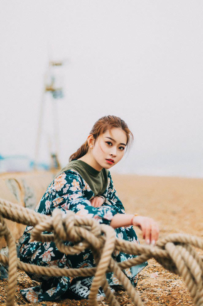 Photoshop调出海边沙滩人像电影胶片效果