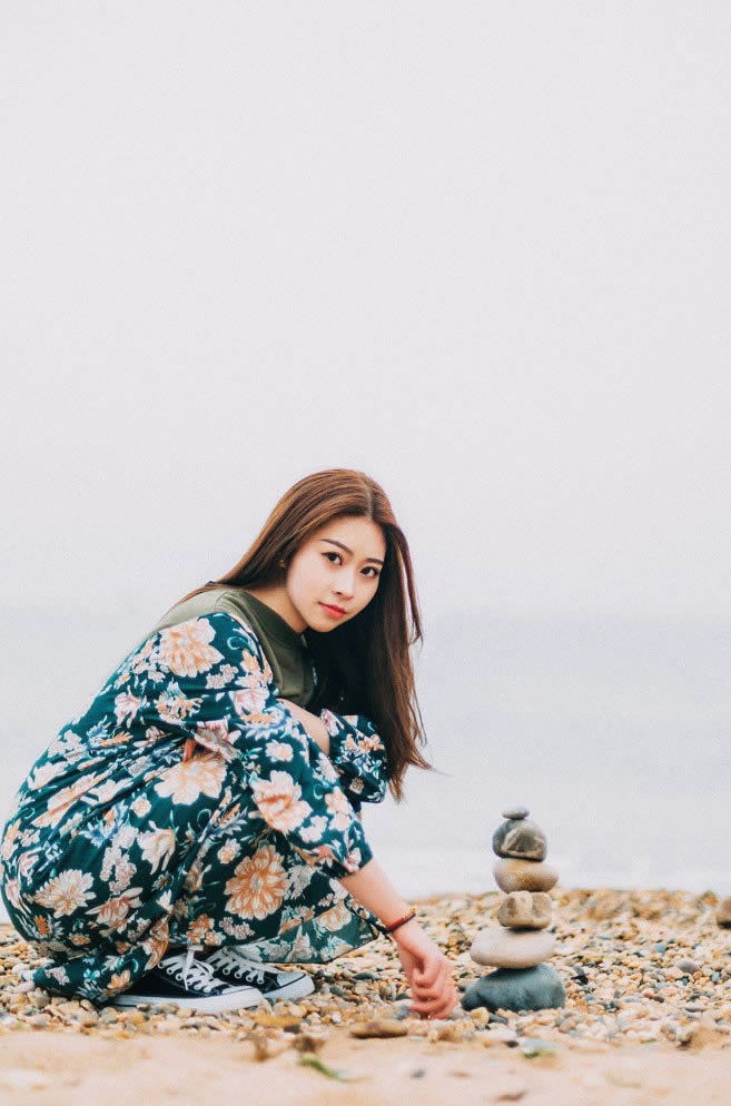 Photoshop调出海边沙滩人像电影胶片效果