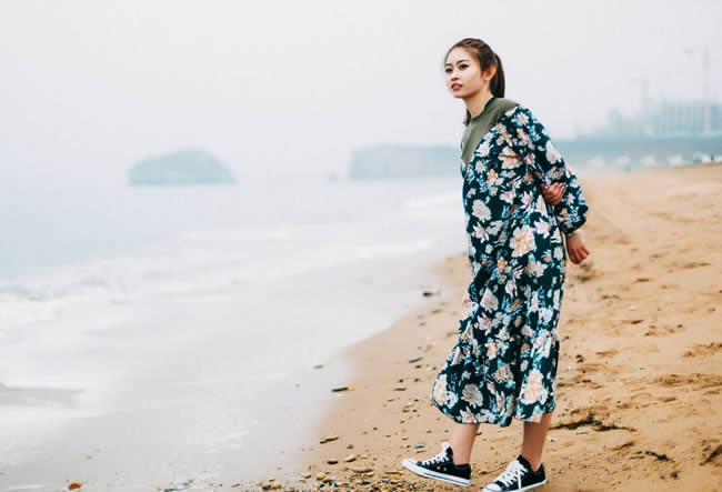 Photoshop调出海边沙滩人像电影胶片效果