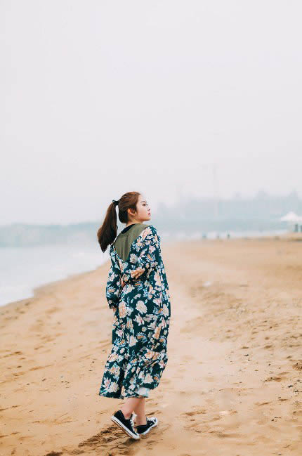 Photoshop调出海边沙滩人像电影胶片效果