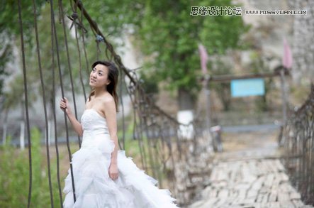 PS把新娘婚纱照片调成金黄秋季效果