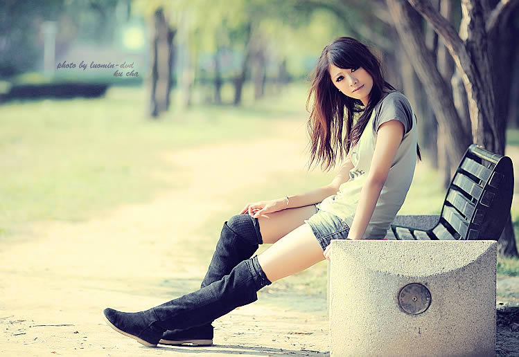 调出暖黄锐化公园长腿女孩照片的PS教程