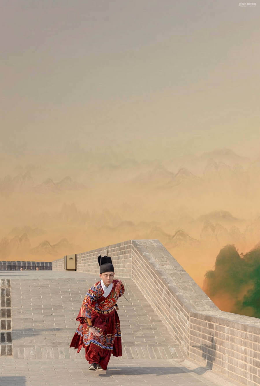 Photoshop调出暖黄色锦衣卫图片效果