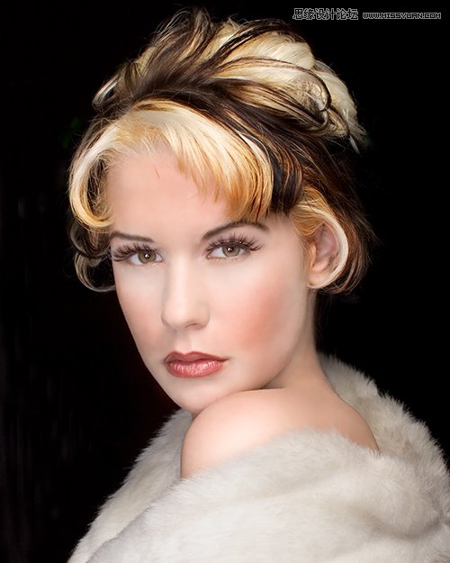 学习精修国外模特头像肤色效果的PS修图教程