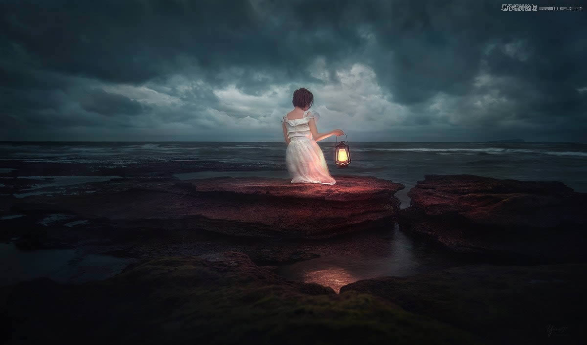 PS调出质感暗色乌云海景女生背影照片