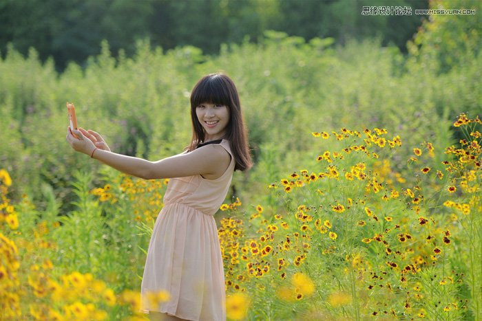 PS把户外花丛女生照片调成夏季阳光紫色调