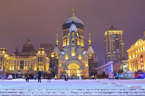 《红警OL》手游圣诞节时装冰雪圣诞基地装扮怎么样