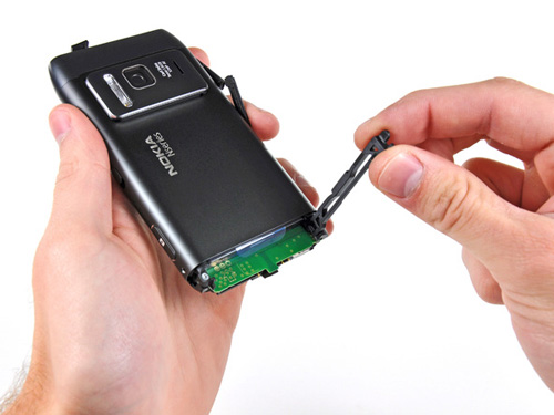 诺基亚N8拆解图像出现 可更换电池 诺基亚N8拆解图像出现 可更换电池